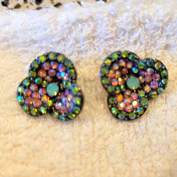 Betsey Johnson Flower stud earrings - Picture 1 of 4